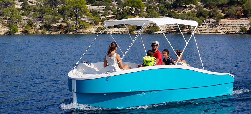 à bord d'un bateau électrique